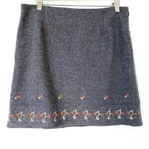 American Eagle Outfitters  mini skirt with embroidery at the hem, 💯 wool